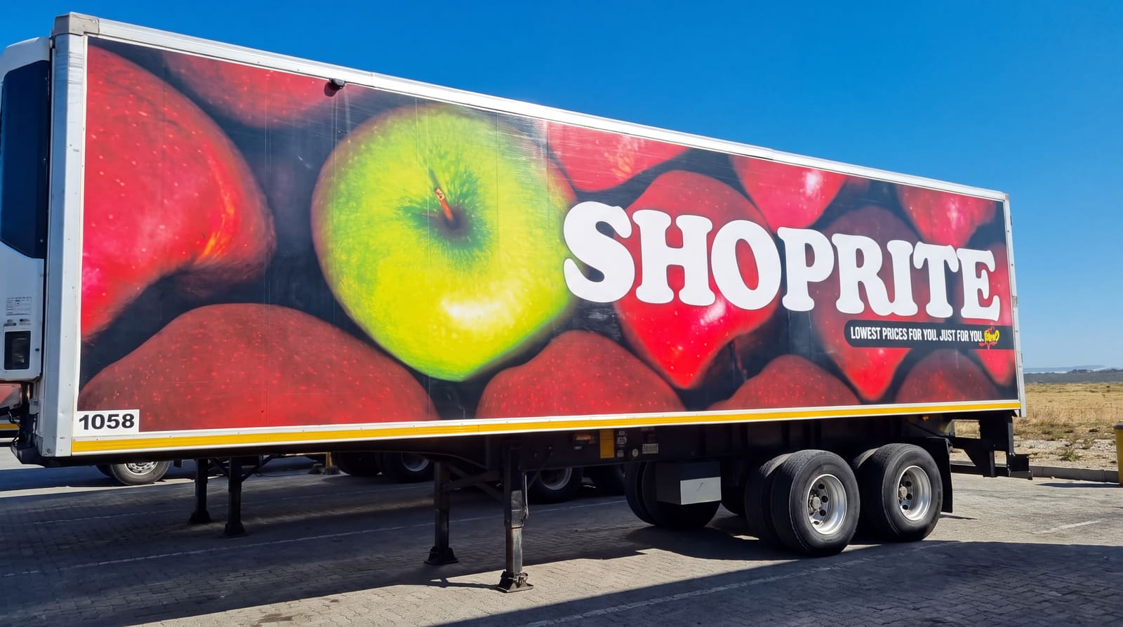 Large-format trailer graphics for Shoprite featuring fresh apples